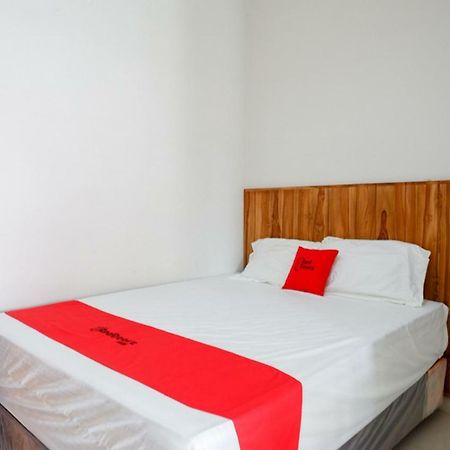 RedDoorz Plus Syariah near Stasiun Tegal 2 Exterior foto
