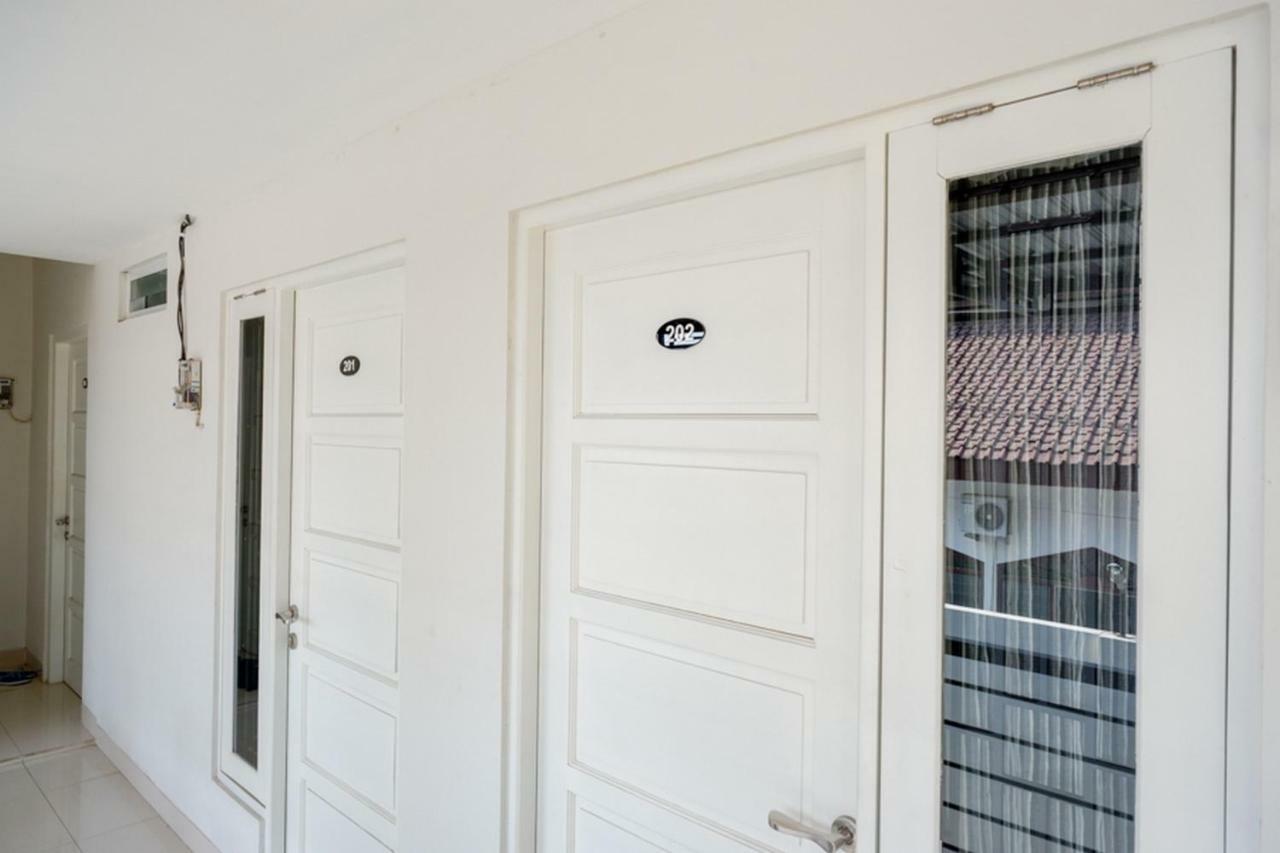 RedDoorz Plus Syariah near Stasiun Tegal 2 Exterior foto